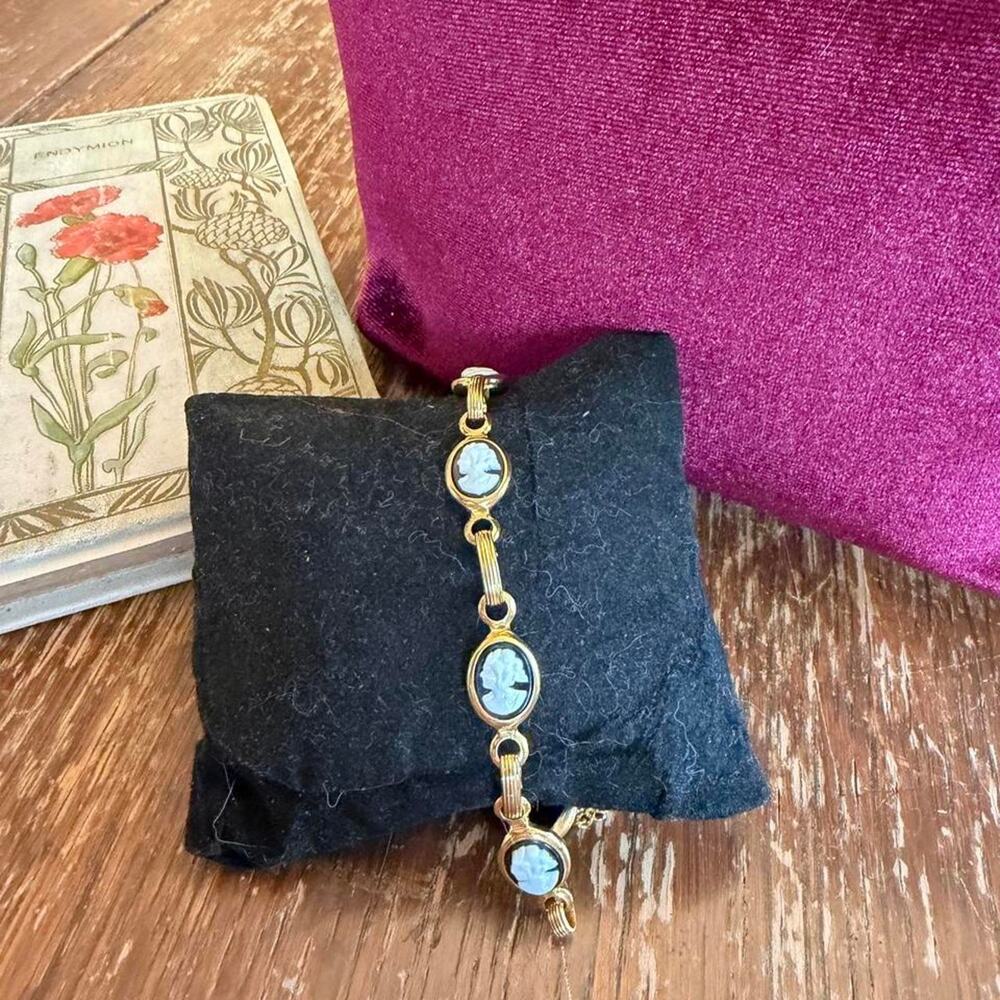 1950s vintage cameo bracelet